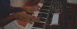 Keyboards & Pianos