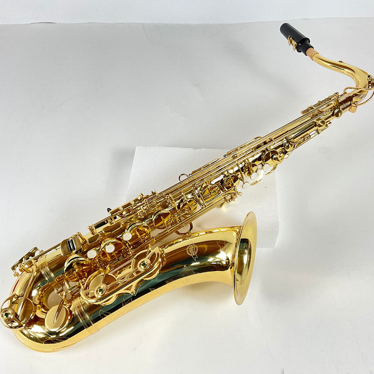 Demo Dillon Bb Tenor Saxophone (SN: 2530)