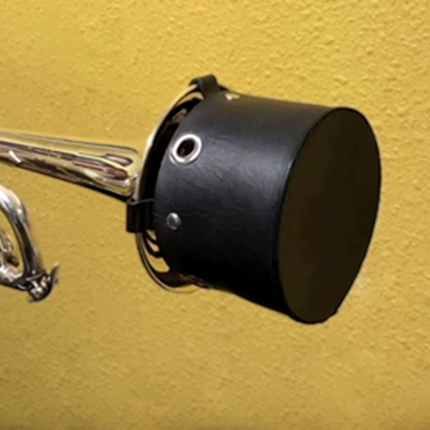 Eazy Bucket Trumpet Mute Leather - Image 2